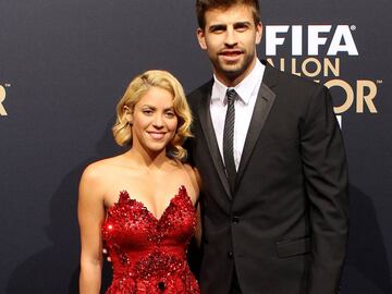 ZURICH, SWITZERLAND - JANUARY 09:  Gerard Pique of Barcelona with Shakira during the red carpet arrivals for the FIFA Ballon d&#039;Or Gala 2011 on January 9, 2012 in Zurich, Switzerland.  (Photo by Scott Heavey/Getty Images)