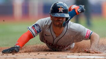 MEX6130. CIUDAD DE MÉXICO (MÉXICO), 28/04/2024.- José Altuve jugador de Houston Astros se barre en home este domingo, en un juego de temporada regular del MLB World Tour México City Series 2024 entre Houston Astros y Colorado Rockies, en el estadio Alfredo Harp Helú, en Ciudad de México (México). EFE/ Isaac Esquivel
