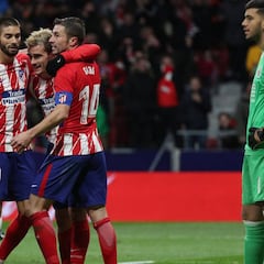 Griezmann gives Atlético Madrid late win to close on Barcelona