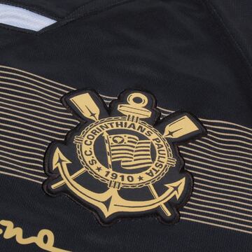 El Corinthians homenajea a Ayrton Senna con su nueva equipación