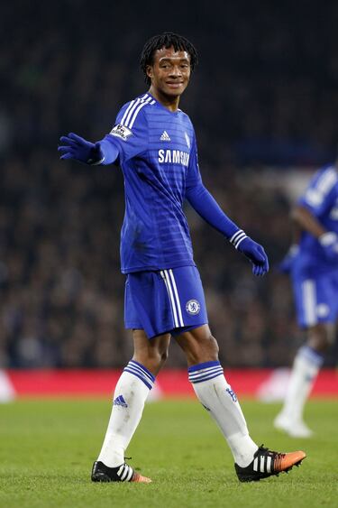 Juan Cuadrado fichó por el Chelsea procedente de la Fiorentina por 30,1 millones de euros en febrero de 2015, convirtiéndose así en el sexto fichaje más caro de Los Blues. En agosto de 2015 fue cedido a la Juventus de Turín previo pago de 1,8 millones de euros. 