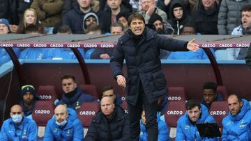 FILE PHOTO: Soccer Football - Premier League - Aston Villa v Tottenham Hotspur - Villa Park, Birmingham, Britain - April 9, 2022 Tottenham Hotspur manager Antonio Conte reacts Action Images via Reuters/Molly Darlington EDITORIAL USE ONLY. No use with una