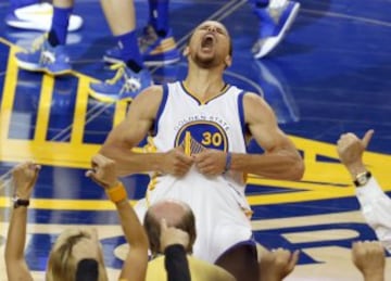 Stephen Curry celebra la victoria en el séptimo partido ante Oklahoma City Thunder.