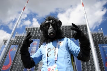 Hincha uruguayo disfrazado antes del partido contra Egipto.