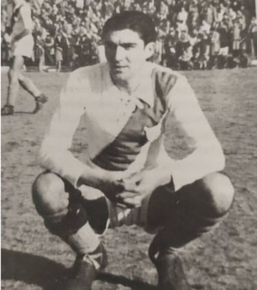 Fallecido con 89 años, el lateral zurdo pasó por el equipo vallecano en la década de los 50. Permaneció en sus filas hasta la 1954-55 (salvo una temporada entre medias) y se convirtió en uno de los capitanes.