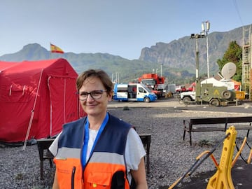 Inés Galindo, vulcanóloga del IGME-CSIC, en el Puesto de Mando, ubicado junto al centro de visitantes del parque nacional de la Caldera de Taburiente en La Palma.