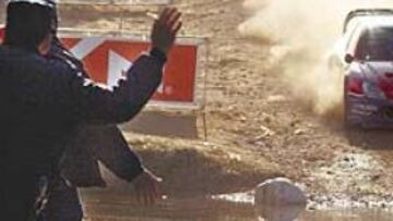 <b>NADIE PARA A SAINZ</b>. Carlos Sainz arrasó ayer y ya le saca un minuto y medio a Loeb.