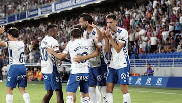 El Tenerife celebra un gol ante el Mérida.