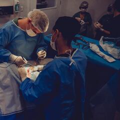 Le amputan las piernas cuando solo acudió al médico por un resfriado