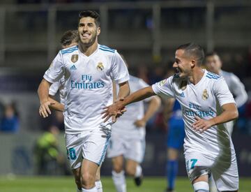 0-1. Marco Asensio celebró el primer gol marcado de penalti.