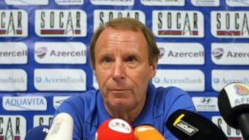 Berti Vogts, en una rueda de prensa como seleccionador de Azerbaiyán.
