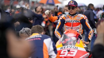 Márquez sobre la Honda en la parrilla de salida del GP de Portugal.