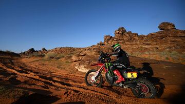 Barreda disputa la cuarta etapa del Dakar en Ha'il.