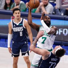 Lío en el Mavs-Celtics: Jaylen tumba a Doncic y en Dallas lo ponen en los videomarcadores