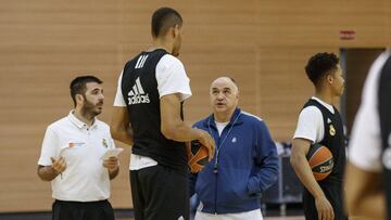 Tavares y Laso.
 
 
 
 
  BALONCESTO