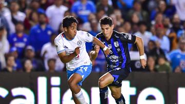 Amaury Morales of Cruz Azul during the 5th round match between Queretaro and Cruz Azul as part of the Liga BBVA MX, Torneo Apertura 2024 at La Corregidora Stadium on August 23, 2024 in Santiago de Queretaro, Mexico.