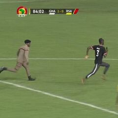 El fan de Thomas que invadió el campo: "Sólo quería un selfie..."