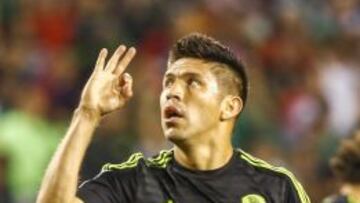 Oribe Peralta celebra uno de sus goles ante Cuba.