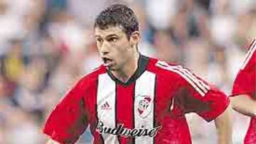<b>SE LE CAERÁN LAS RAYAS. </b>La camiseta de Mascherano se quedará en blanco.