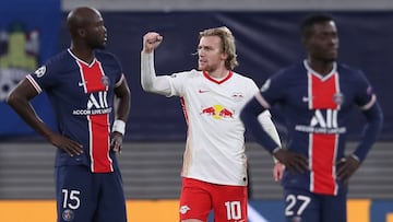 Leipzig&#039;s Swedish midfielder Emil Forsberg (C) celebrates scoring a penalty for the 2-1 during the UEFA Champions League Group H football match RB Leipzig v Paris Saint-Germain in Leipzig, eastern Germany on November 4, 2020. (Photo by Ronny HARTMANN