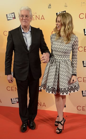 Richard Gere y Alejandra Silva en la premiere de la película "La cena" en los cines capitol de Madrid el 11 de diciembre de 2017. 