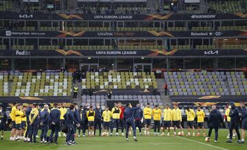 Unai Emery con los jugadores.