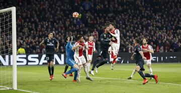 Jugada del gol anulado a Tagliafico por el VAR.