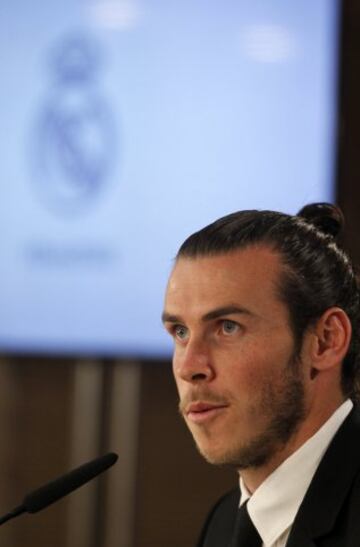 Gareth Bale estuvo acompañado en la rueda de prensa por Emilio Butrageño.