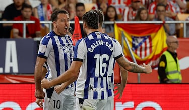 Antes del descanso, la Real volvió a ponerse por delante. Oyarzabal transformó un penalti señalado tras una acción en el área, adelantando de nuevo al conjunto donostiarra.
