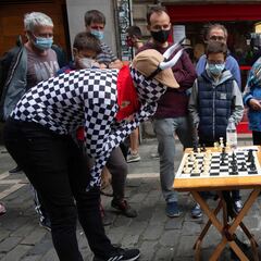En vez de toros, caballos... de ajedrez