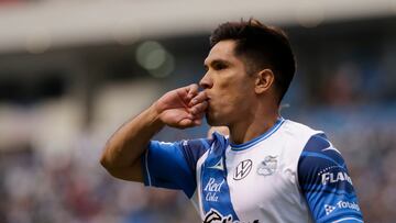 MEX3605. PUEBLA (MÉXICO), 29/04/2023.- Martín Barragán del Puebla celebra un gol anotado al Tijuana durante un partido por la jornada 17 del torneo Clausura 2023 del fútbol mexicano hoy, en el estadio Cuauhtémoc, en Puebla (México).
