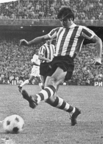 Jugó con el Athletic desde 1965 hasta 1982 un total de 541 partidos anotando 67 goles.