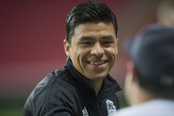 Su retiro deportivo llegó el 7 de enero del 2016 portando en el pecho el escudo del Seattle Sounders, equipo de la MLS donde jugó sus últimos dos años
