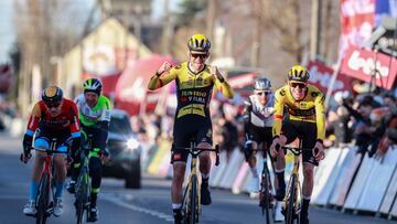 Benoot se apunta a la fiesta al ganar en Kuurne con doblete del Jumbo