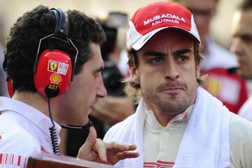 Andrea Stella y Fernando Alonso, en Abu Dhabi 2010.