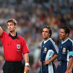 El día que Simeone provocó la expulsión de Beckham en Francia