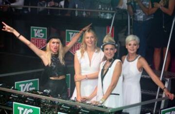 Maria Sharapova con Miriam Nervo y Olivia Nervo de NERVO en la fiesta TAG Heuer en Ms Collins en Melbourne, Australia.