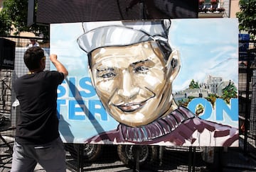 Durante el Tour de 2010 a la salida del pelot車n en en la localidad de Sisteron un artista local pint車 un cuadro con graffiti en honor a Poulidor.