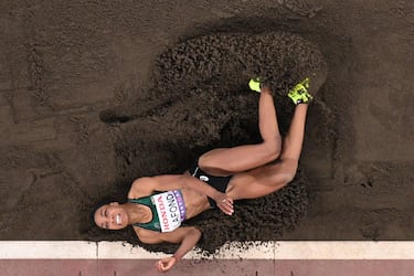 La atleta dominicana Thea Lafond compite en la final femenina de triple salto durante el Campeonato Mundial de Atletismo en Tokio. 
