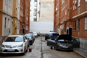 La DANA situada sobre el territorio español ha dejado importantes precipitaciones y tormentas, lo que ha provocado imágenes impactantes con sus consecuencias. Según el pronóstico de la Agencia Estatal de Meteorología (Aemet), que ha emitido un nuevo aviso especial por las lluvias y tormentas que se espera que continúen hasta el lunes. La Comunidad de Madrid y Toledo están bajo aviso rojo ante el riego de que se acumulen 120 litros por metro cuadrado en 12 horas.