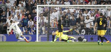 2 de mayo de 2017. Partido de ida de las semifinales de la Champions League entre el Real Madrid y el Atl¨¦tico de Madrid en el Bernab¨¦u (3-0). Cristiano Ronaldo marc¨® el 3-0.