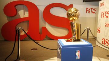 El trofeo Larry O'Brien ya estuvo en la redacción de AS en 2014.