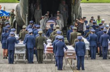 El cortejo fúnebre salió del aeropuerto Olaya Herrera y dejó una estela de tristeza y vacío por las calles de Medellín en donde dieron el último adiós a los campeones del Chapecoense, los campeones de la prensa y los campeones de la tripulación. ¡Que tengan buen viaje amigos!