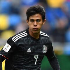 José Juan Macías fue observado por el PSV ante Italia