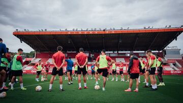 El Girona viaja a Oviedo con 21 jugadores y el objetivo de estrenarse fuera