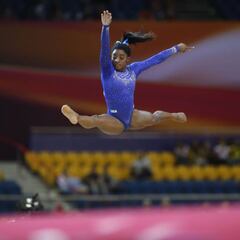 Simone Biles sale del hospital para liderar el Mundial