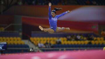 Simone Biles sale del hospital para liderar el Mundial