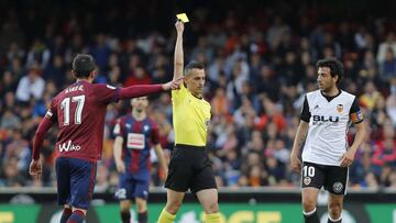 Parejo vio su 14ª amarilla ante el Eibar.