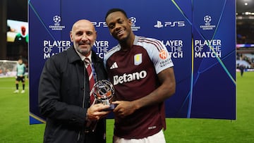 BIRMINGHAM, ENGLAND - OCTOBER 22: Jhon Duran of Aston Villa poses for a photo with the PlayStation Player Of The Match award after the team's victory in the UEFA Champions League 2024/25 League Phase MD3 match between Aston Villa FC and Bologna FC 1909 at Villa Park on October 22, 2024 in Birmingham, England. (Photo by Aston Villa/Aston Villa FC via Getty Images)