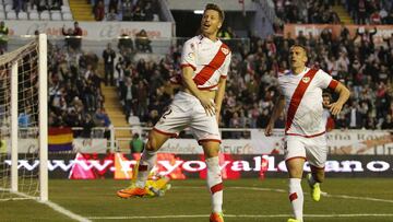 Galán celebra el 1-0 ante el Mirandés.